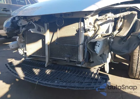 2015 Toyota Corolla Le z USA, uszkodzony, nr VIN 2T1BURHE3FC437359